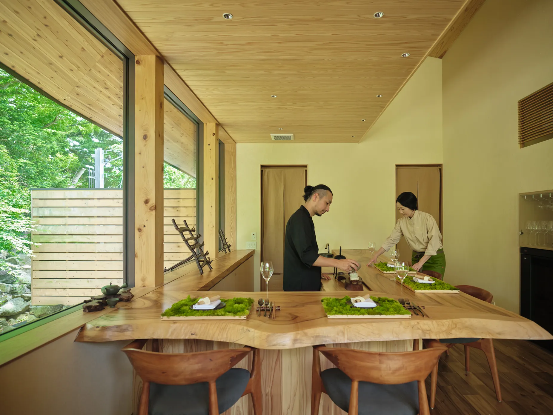 京コースのはじまりは京都から取り寄せた揉み立ての緑茶「きらり31」