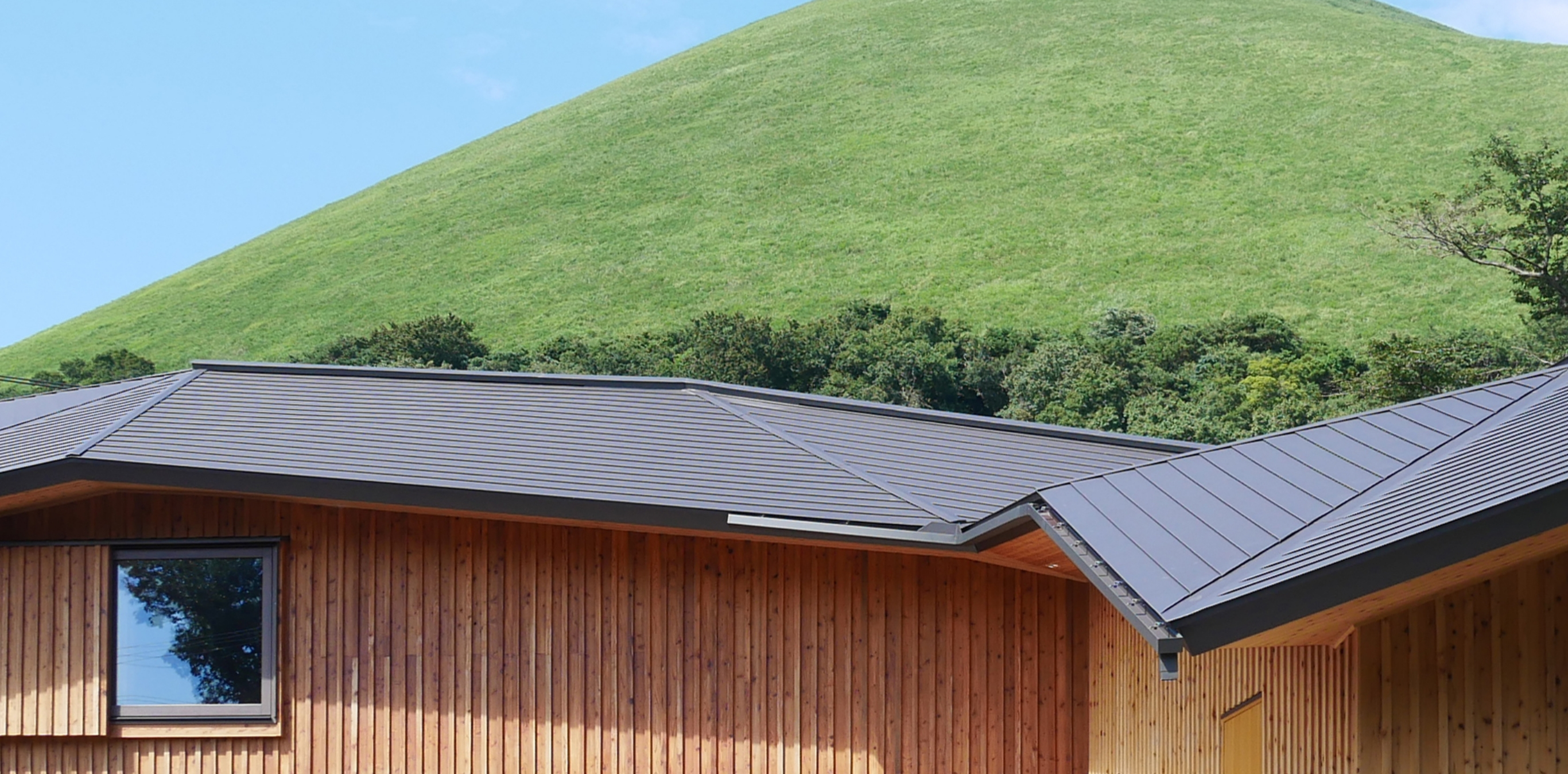 Distinctive roof inspired by the ridge line of Mt.