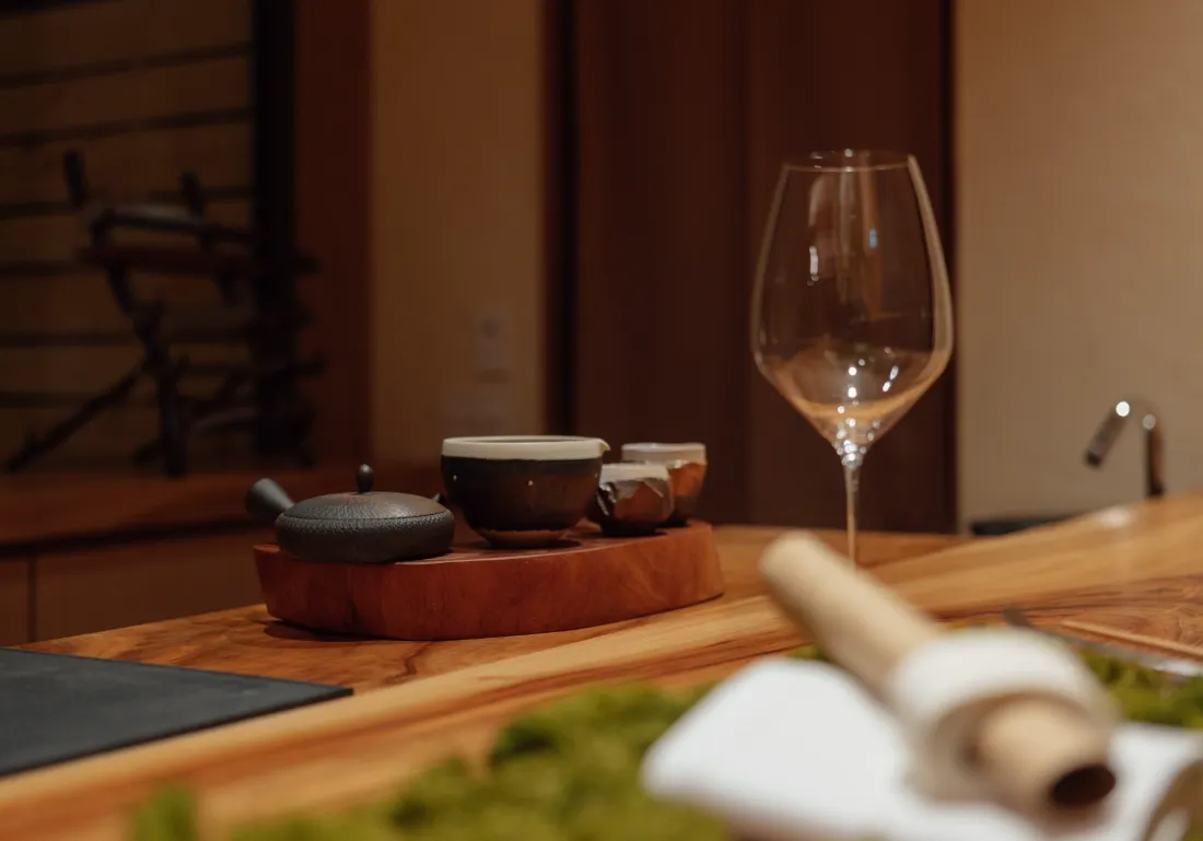 The chef, who has lived in Europe for a long time, also incorporates the essence of Japanese cuisine.