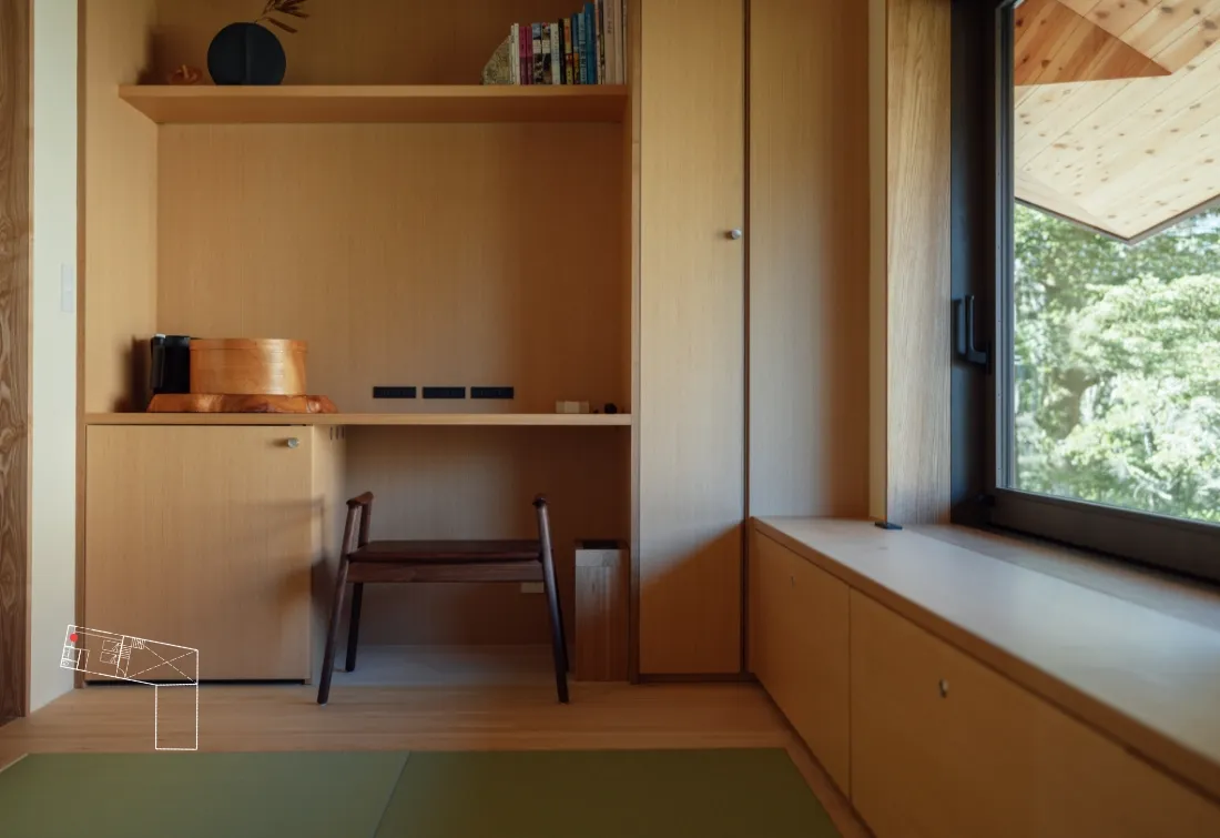 The Japanese-style room on the second floor has a desk corner where you can work or read a book.