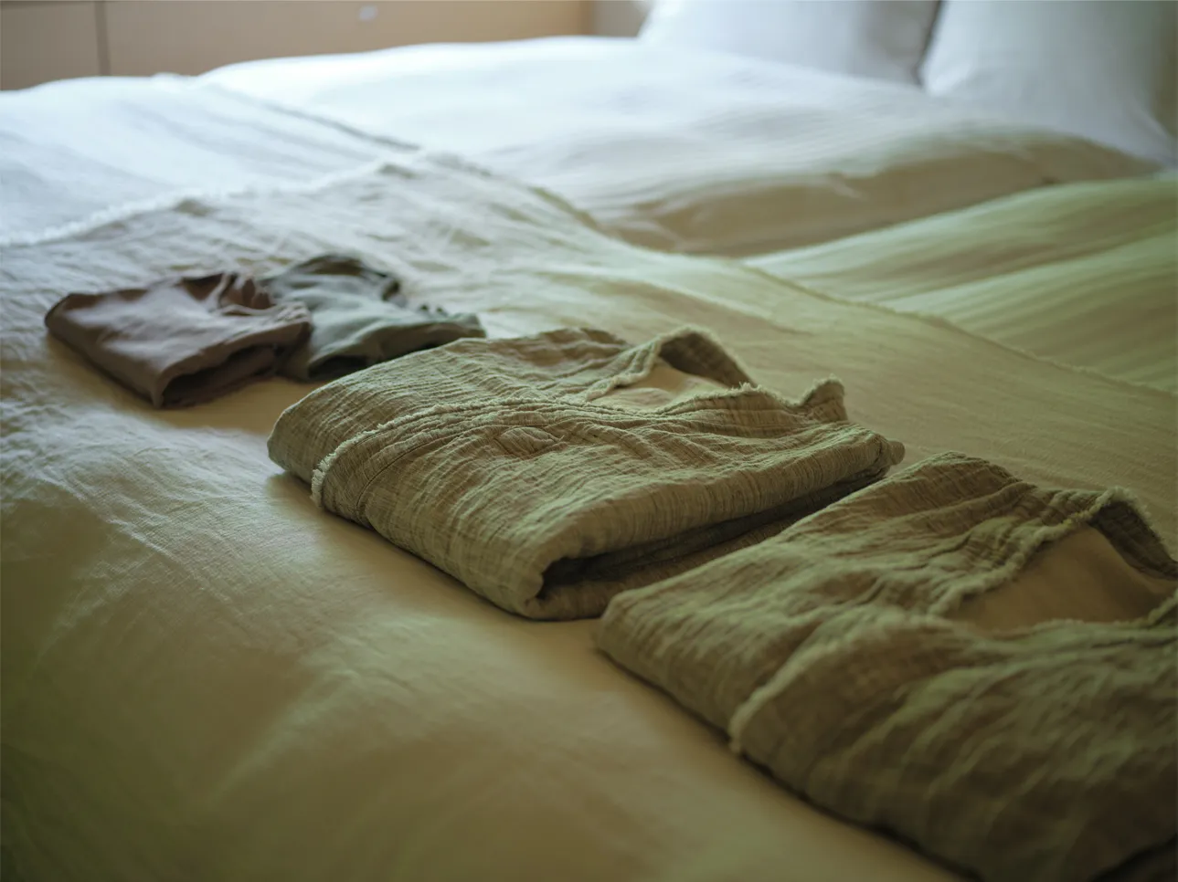 The fragrance of Japanese aroma oil “KUROMOJI” collected in the forests of Izu